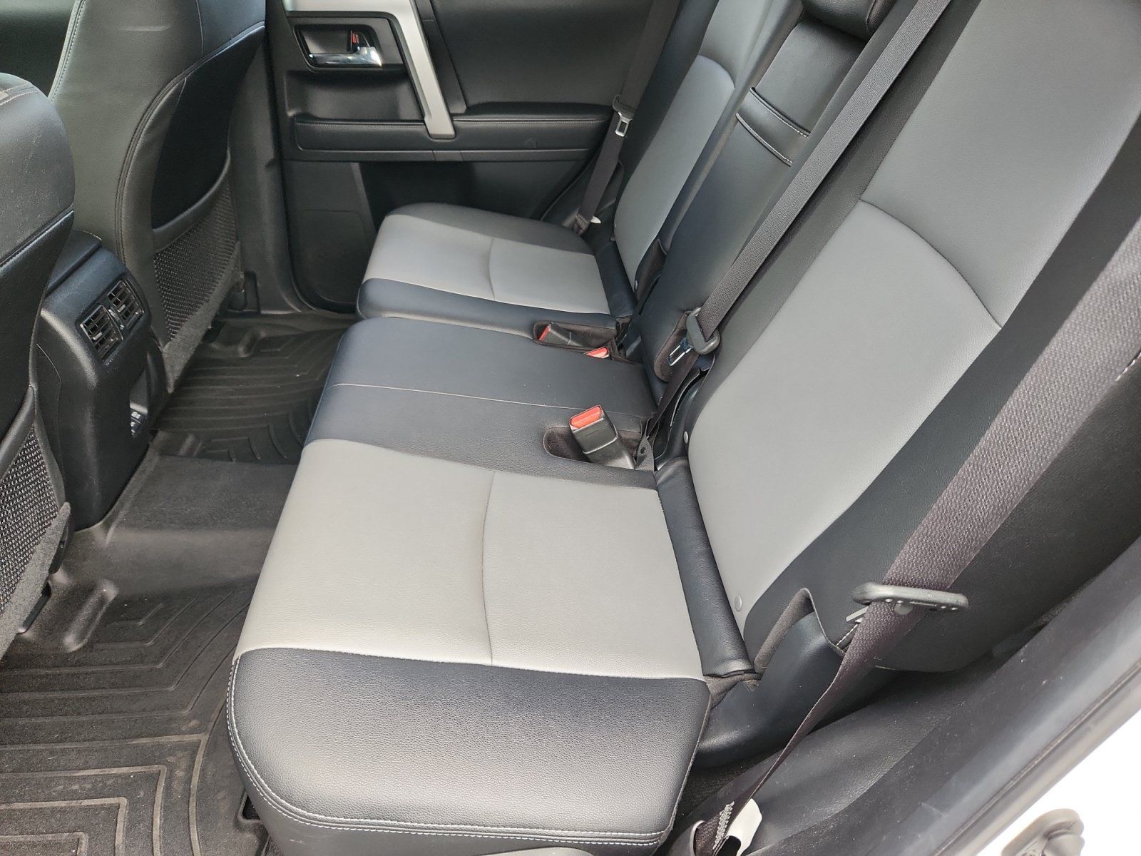 Used 2020 Toyota 4Runner SR5 Premium w/ Moonroof Package AWD/4WD image 17