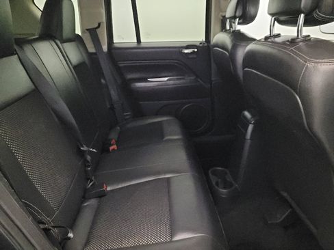 Used 2015 Jeep Compass Latitude image 19