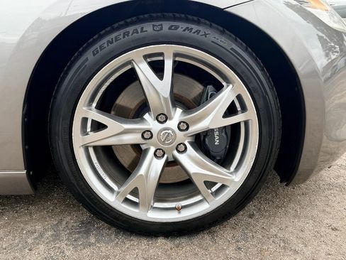 Used 2009 Nissan 370Z Touring w/ Sport Pkg RWD image 11