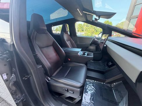 Used 2024 Tesla Cybertruck AWD Crew Cab image 28