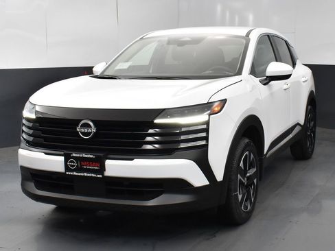 New 2025 Nissan Kicks SV image 3