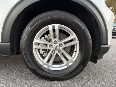 Used 2022 Ford Explorer XLT image 13