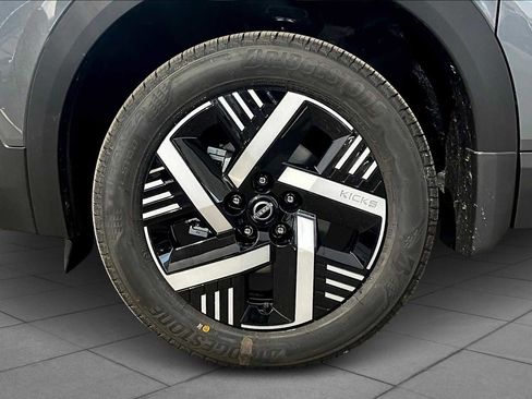 New 2026 Nissan Kicks SV image 9