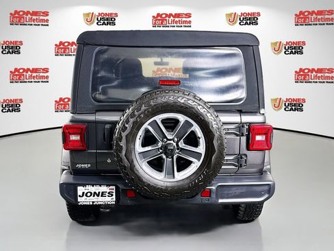 Used 2018 Jeep Wrangler Unlimited Sahara image 16