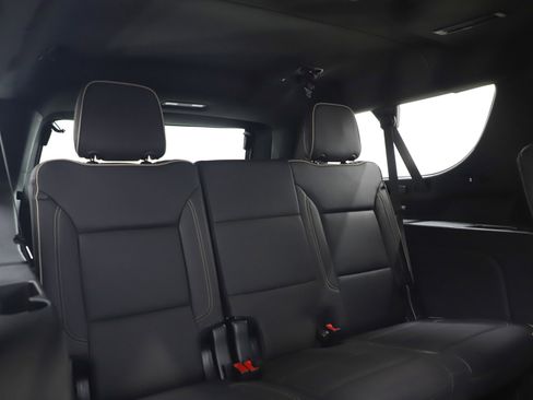 Used 2023 GMC Yukon XL SLT w/ SLT Premium Package image 12
