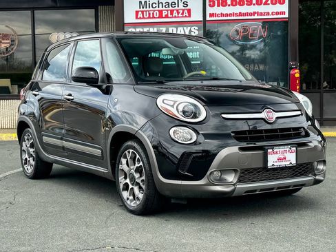 Used 2017 FIAT 500L Trekking w/ Popular Equipment Package FWD image 1