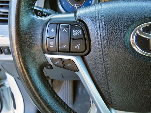 Used 2020 Toyota Sienna XLE image 26