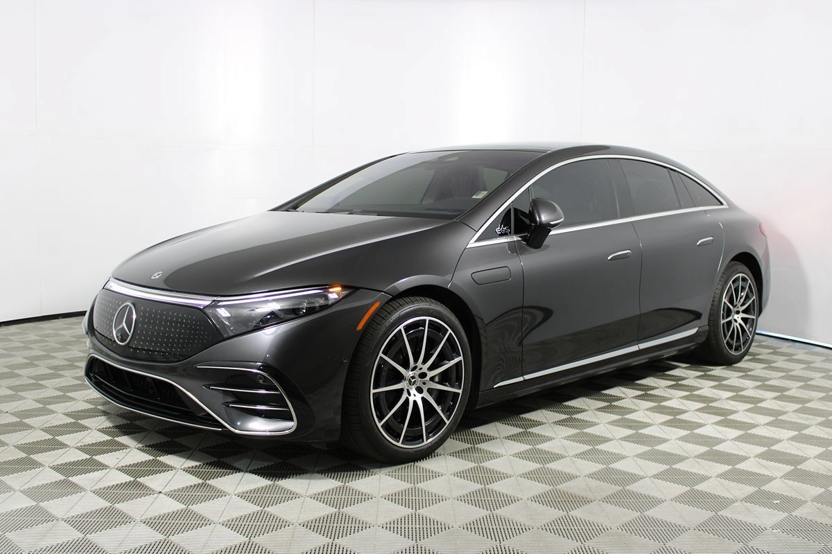 Used 2022 Mercedes-Benz EQS 580 4MATIC Sedan image 3