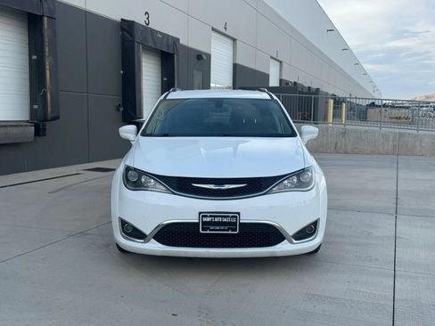 Used 2018 Chrysler Pacifica Touring-L FWD image 8