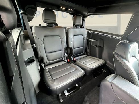 New 2025 Ford Bronco Badlands image 10