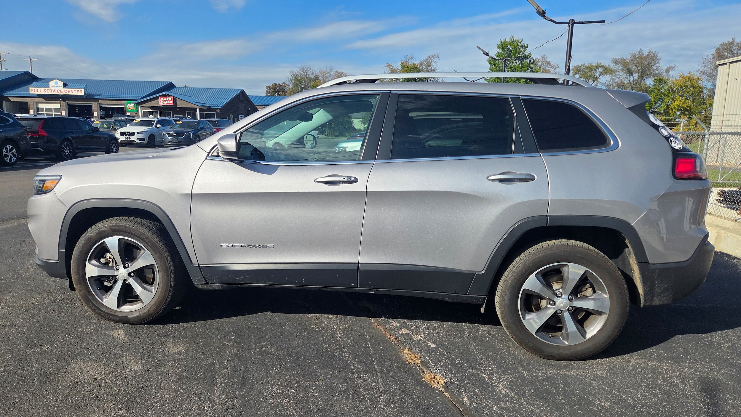 Used 2019 Jeep Cherokee Limited w/ Trailer Tow Group AWD/4WD image 6