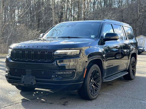 Used 2022 Jeep Wagoneer Series II image 2