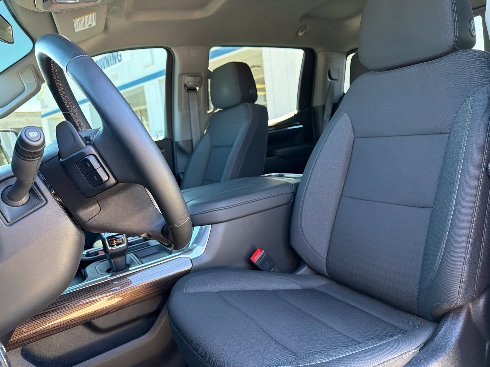 Used 2025 Chevrolet Silverado 1500 LT Trail Boss w/ Convenience Package II AWD/4WD image 8