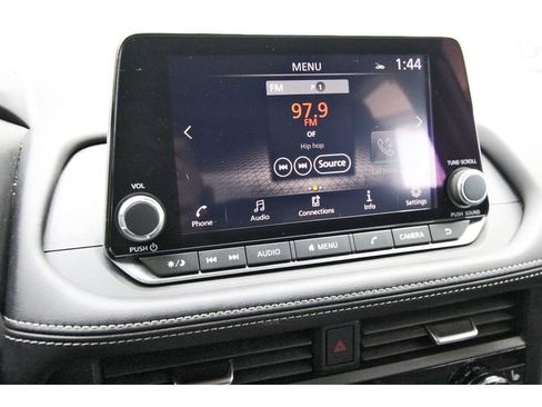 Used 2024 Nissan Rogue SV w/ SV Premium Package FWD image 24