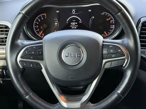 Used 2022 Jeep Grand Cherokee Laredo X image 9