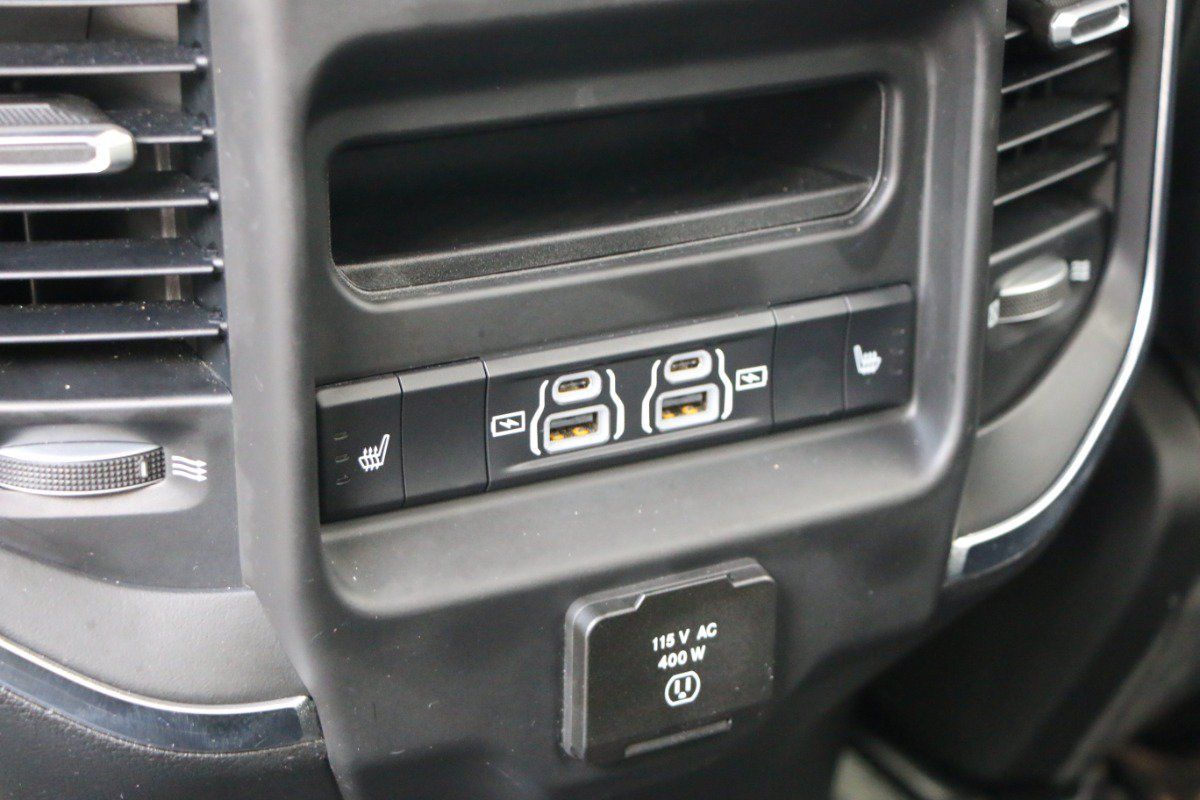 Used 2022 RAM 1500 Laramie AWD/4WD image 33