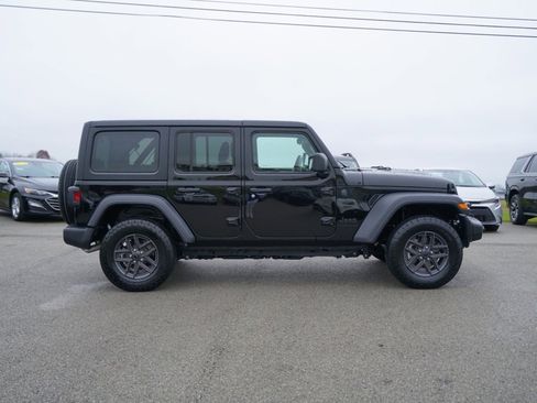 Used 2025 Jeep Wrangler Sport S image 4