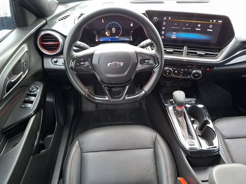Used 2024 Chevrolet Trax RS w/ Driver Confidence Package FWD image 11