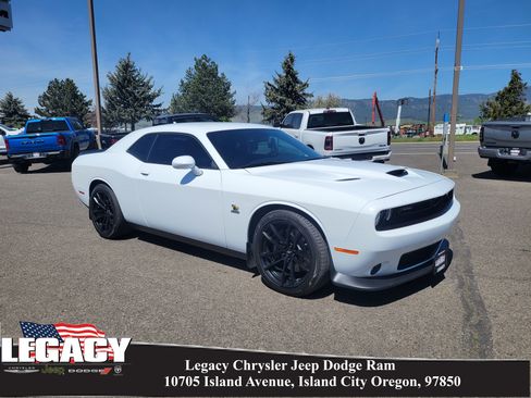 Used 2022 Dodge Challenger R/T Scat Pack RWD image 1