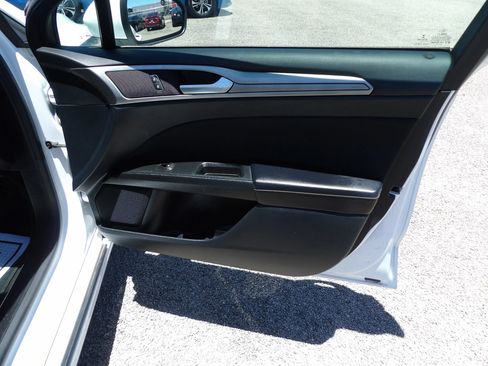 Used 2019 Ford Fusion SE FWD image 15