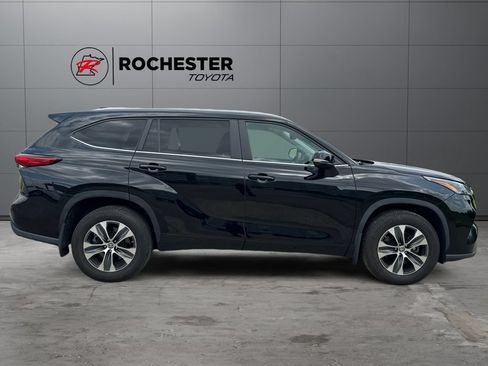 Used 2023 Toyota Highlander XLE AWD/4WD image 6