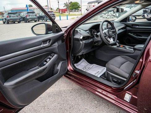 Used 2023 Nissan Altima 2.5 SV FWD image 46