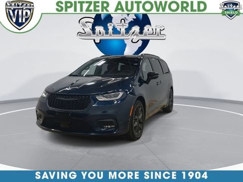Used 2025 Chrysler Pacifica Limited FWD image 4