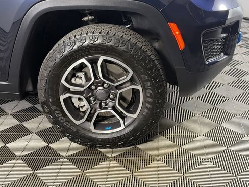 Certified 2023 Jeep Grand Cherokee Trailhawk AWD/4WD image 11