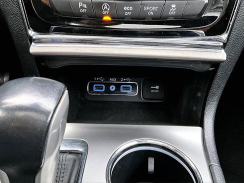 Used 2020 Jeep Grand Cherokee Altitude image 15