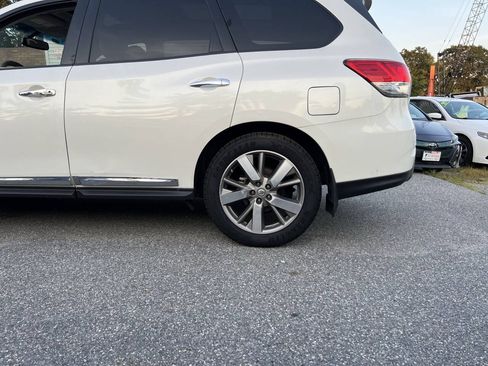 Used 2015 Nissan Pathfinder Platinum AWD/4WD image 36