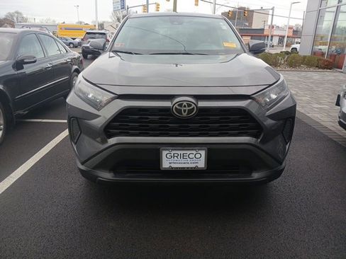 Used 2022 Toyota RAV4 LE image 4