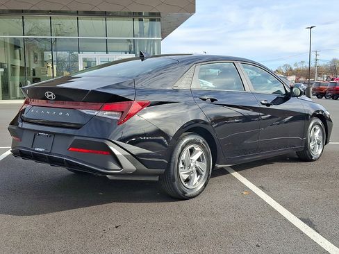 New 2026 Hyundai Elantra SE w/ Cargo Package image 4