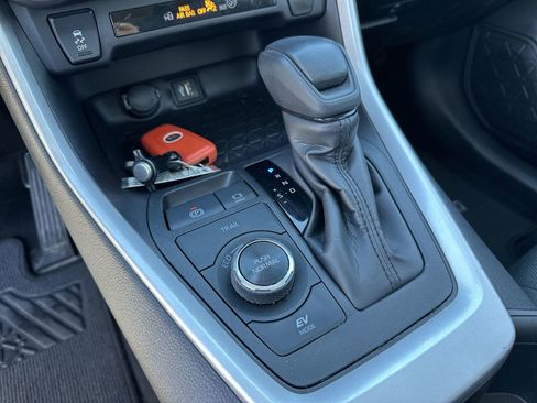 Used 2024 Toyota RAV4 XLE w/ Convenience Package AWD/4WD image 15