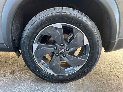 Used 2025 Nissan Rogue SV image 32