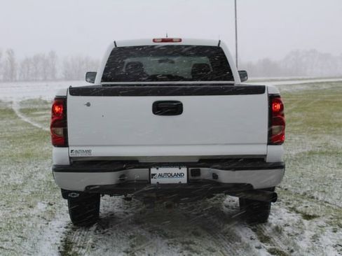 Used 2007 Chevrolet Silverado 2500 W/T w/ Heavy-Duty Power Package image 4