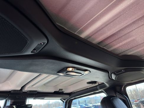 Used 2023 Jeep Wrangler Unlimited Sahara image 29