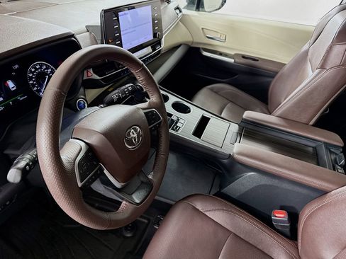 Certified 2023 Toyota Sienna Platinum AWD/4WD image 8