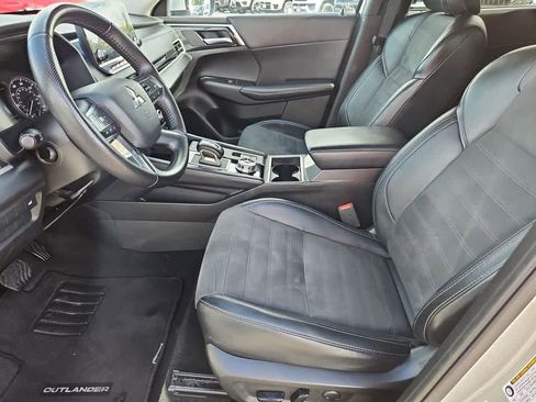 Used 2024 Mitsubishi Outlander SE image 17