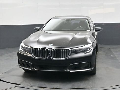 Used 2019 BMW 740i w/ Executive Package image 8