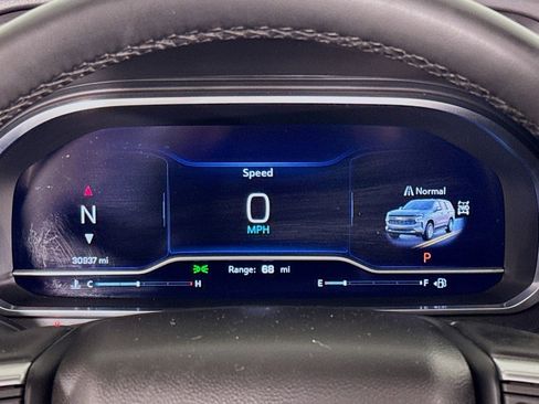 Used 2023 Chevrolet Tahoe Z71 w/ Luxury Package image 19