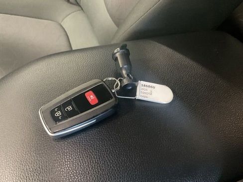 Used 2024 Toyota RAV4 XLE AWD/4WD image 22