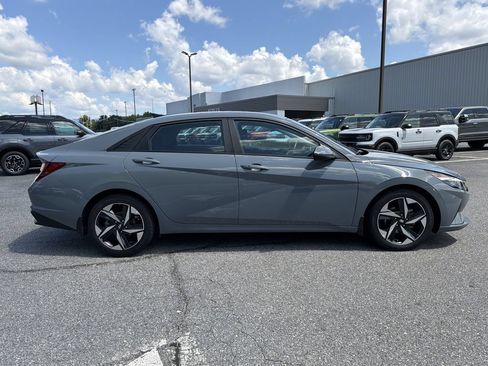 Used 2023 Hyundai Elantra SEL w/ Convenience Package FWD image 8