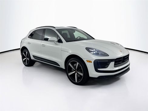 Used 2024 Porsche Macan image 3