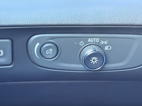 Used 2019 Buick Enclave Essence FWD image 10
