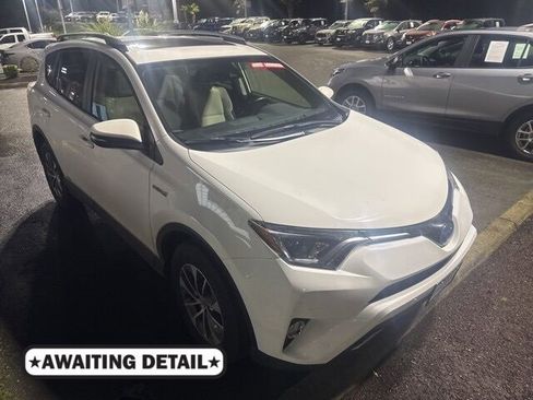 Used 2018 Toyota RAV4 XLE image 1