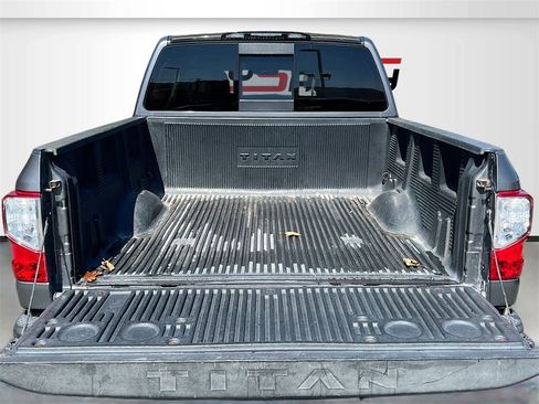 Used 2019 Nissan Titan SV w/ SV Convenience Package image 27