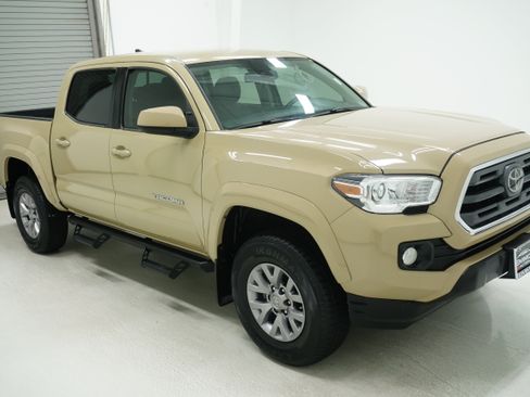Used 2019 Toyota Tacoma SR5 RWD image 3