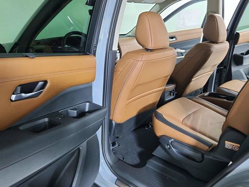 Used 2024 Nissan Pathfinder Platinum w/ Lighting Package (N93) AWD/4WD image 21