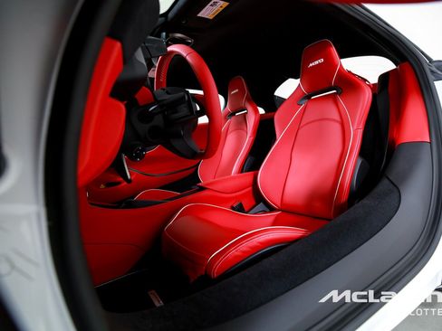 Used 2025 McLaren Artura RWD image 12