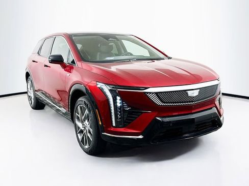 New 2025 Cadillac Optiq Luxury 1 image 1